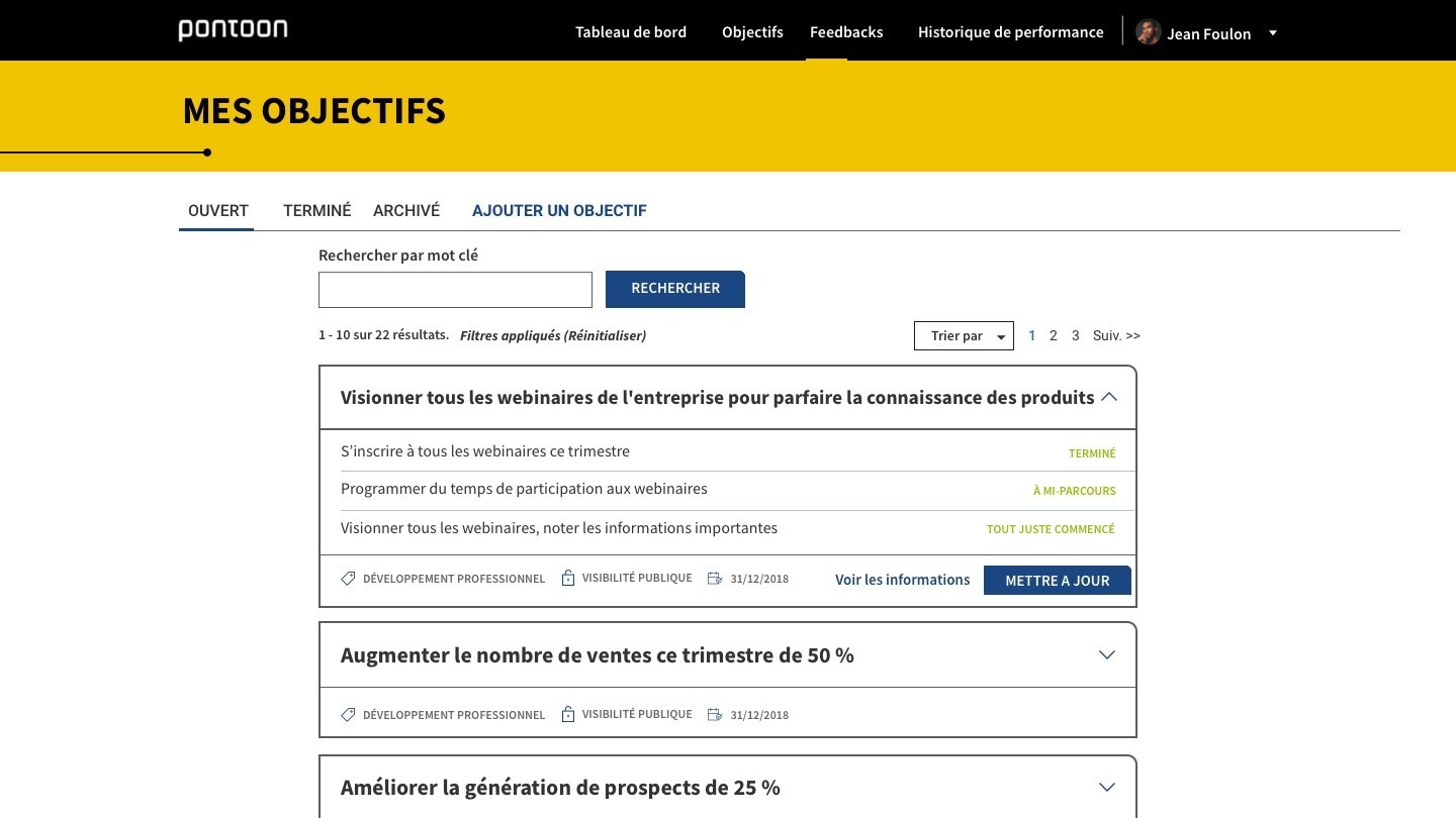 Portail de gestion de la performance de Pontoon répertoriant les objectifs trimestriels d’un employé avec détails à chaque étape.