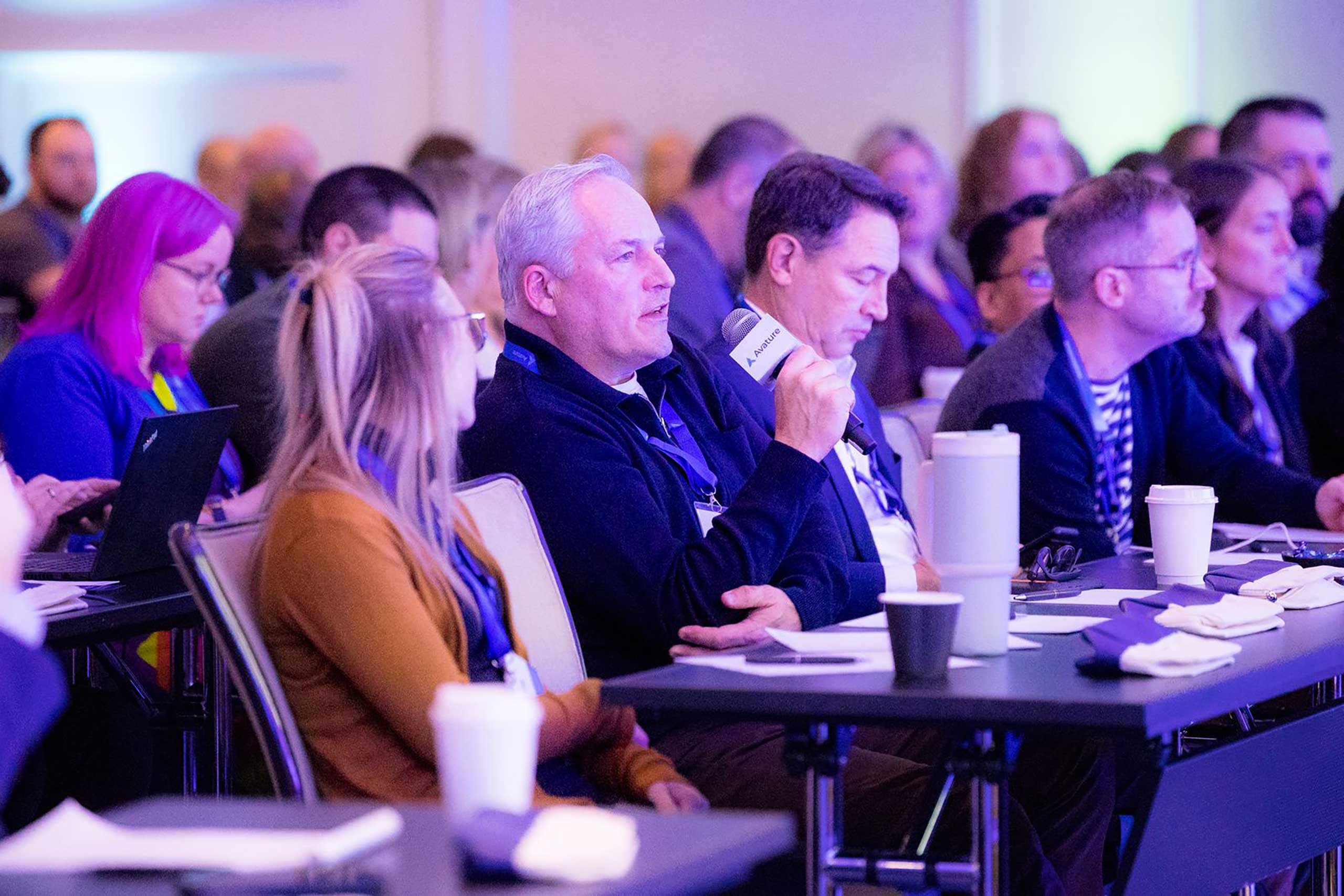 Les membres du public de l’Avature Upfront US 2025 participant à une séance de questions-réponses
