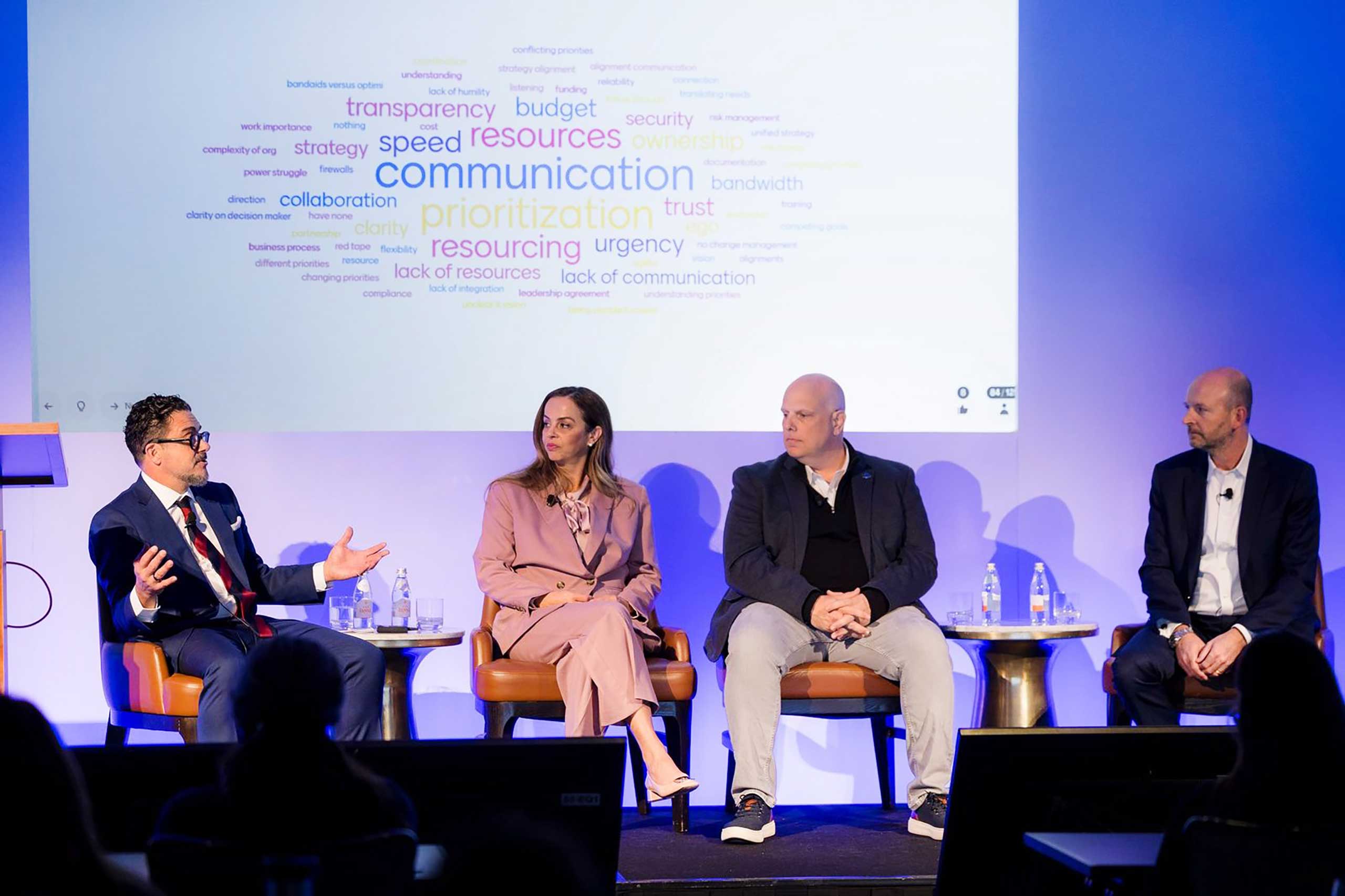 Ernie Kueffner, EVP Americas chez Avature, Dejana Marich, Talent Acquisition Leader chez Nestlé, David Swanz, HR & Talent Transformation Service Line Leader chez IBM, et Sean Morris, Principal, Enterprise Transformation Leader chez Deloitte, participant à une table ronde dédiée à la collaboration entre les RH et l’informatique lors de l’Avature Upfront US 2025