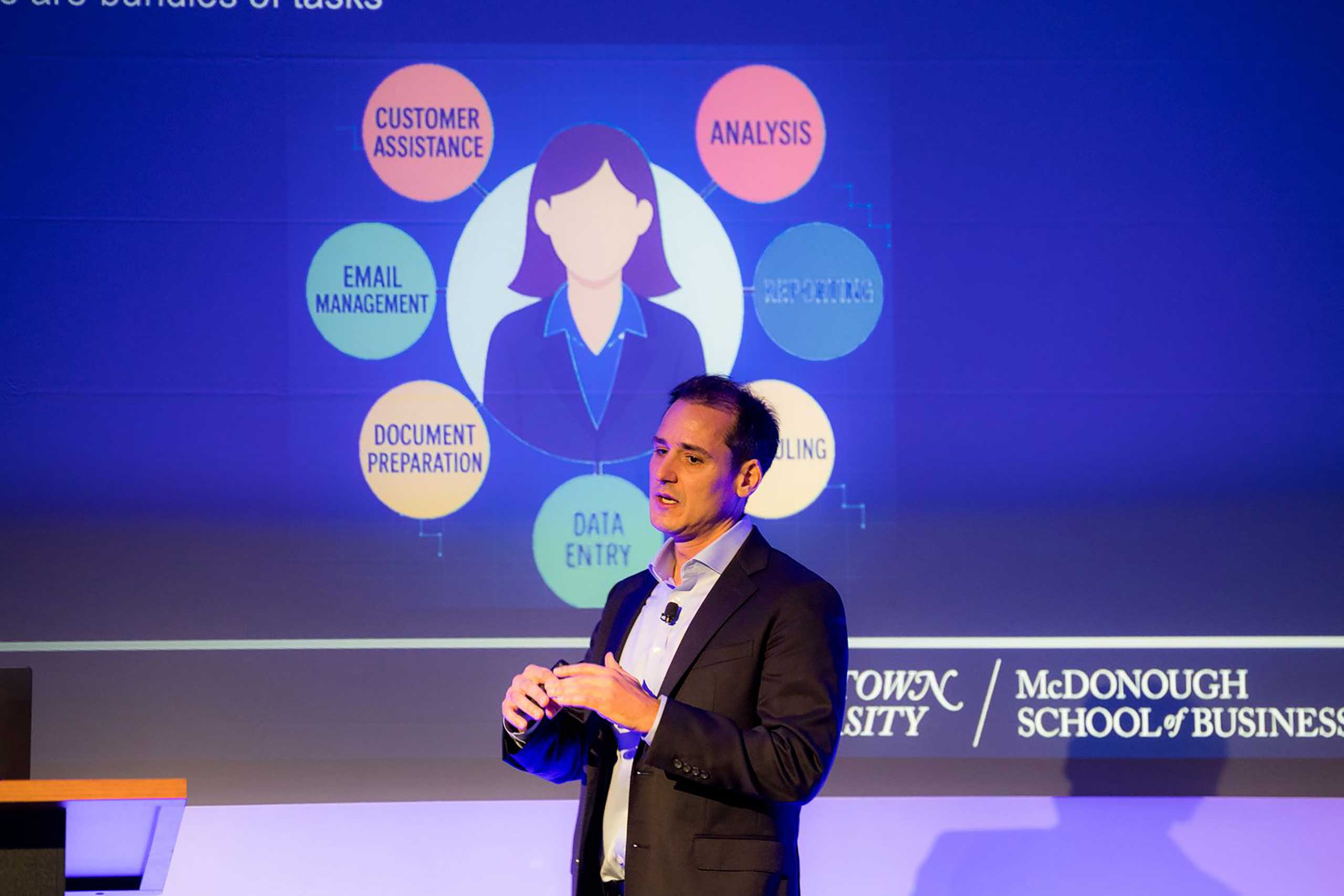 Dr. Alberto Rossi delivering his keynote speech at #AvatureUpfront US 2025